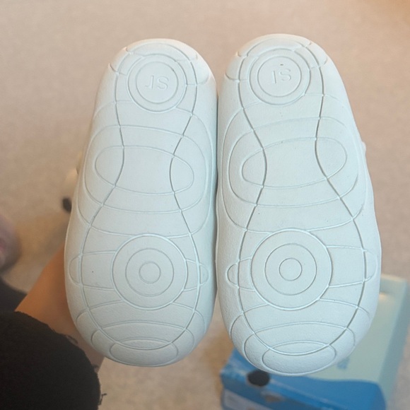 Taye 2.0 Sneaker Stride Rite Classic White Baby Shoes- size 6M - Like New - Picture 2 of 6
